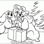 ツリーの下に子犬